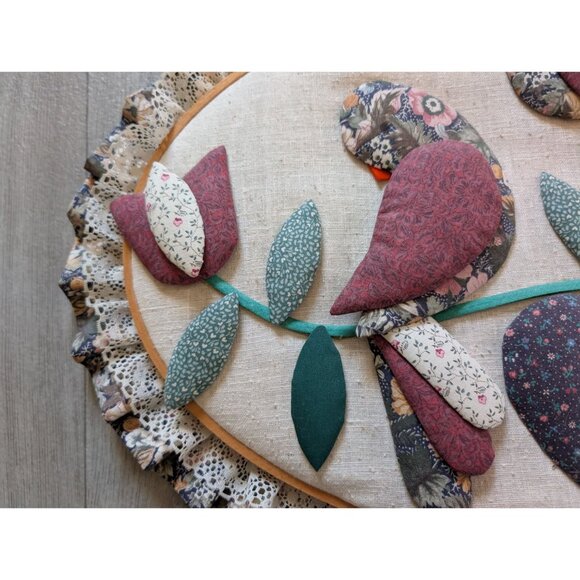 Handmade Oval Quilted Wall Hanging With Birds Flowers & Heart Design Ruffled Lac - Picture 2 of 7